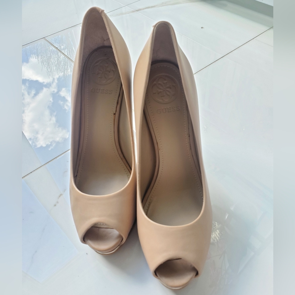 GUESS Pumps